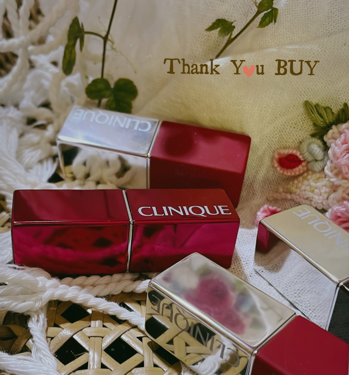Clinique 03 𝐫𝐞𝐝-𝐲 𝐭𝐨 𝐩𝐚𝐫𝐭𝐲 𝐥𝐢𝐩𝐬𝐭𝐢𝐜𝐤
