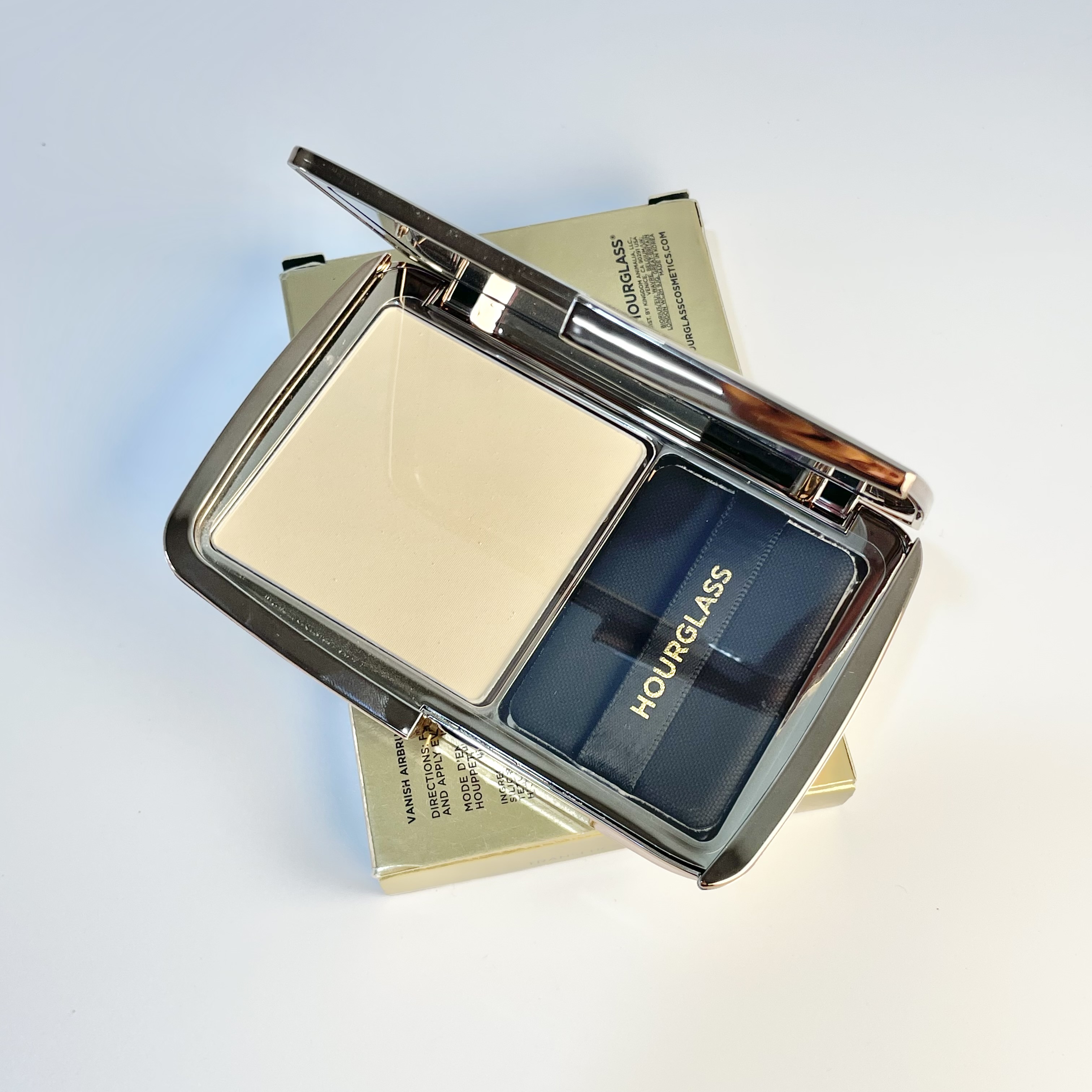 HOURGLASS Vanish Airbrush Pressed Powder Translucent Medium 