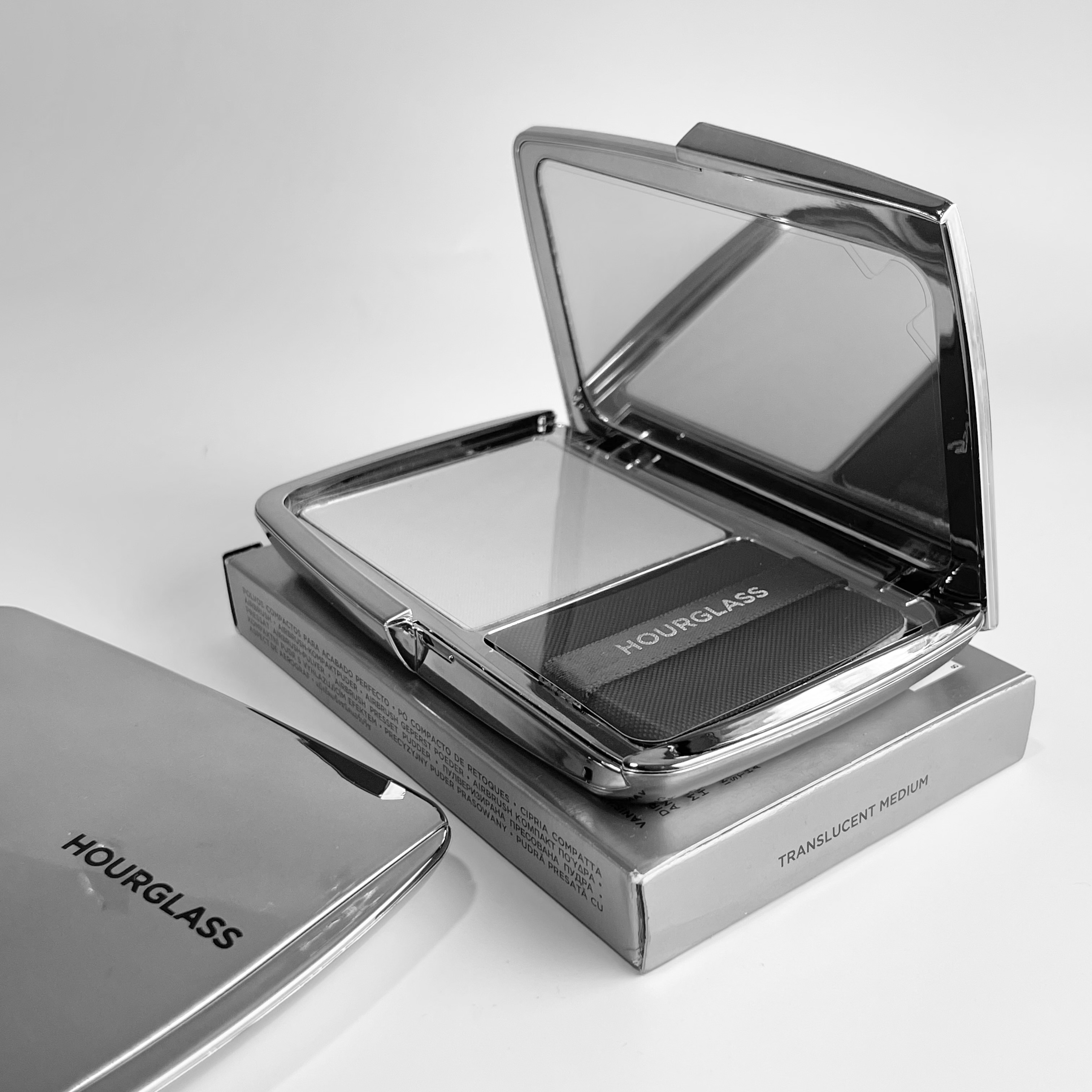 HOURGLASS Vanish Airbrush Pressed Powder Translucent Medium 