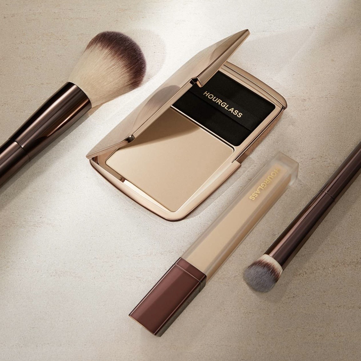 HOURGLASS Vanish Airbrush Pressed Powder Translucent Medium 