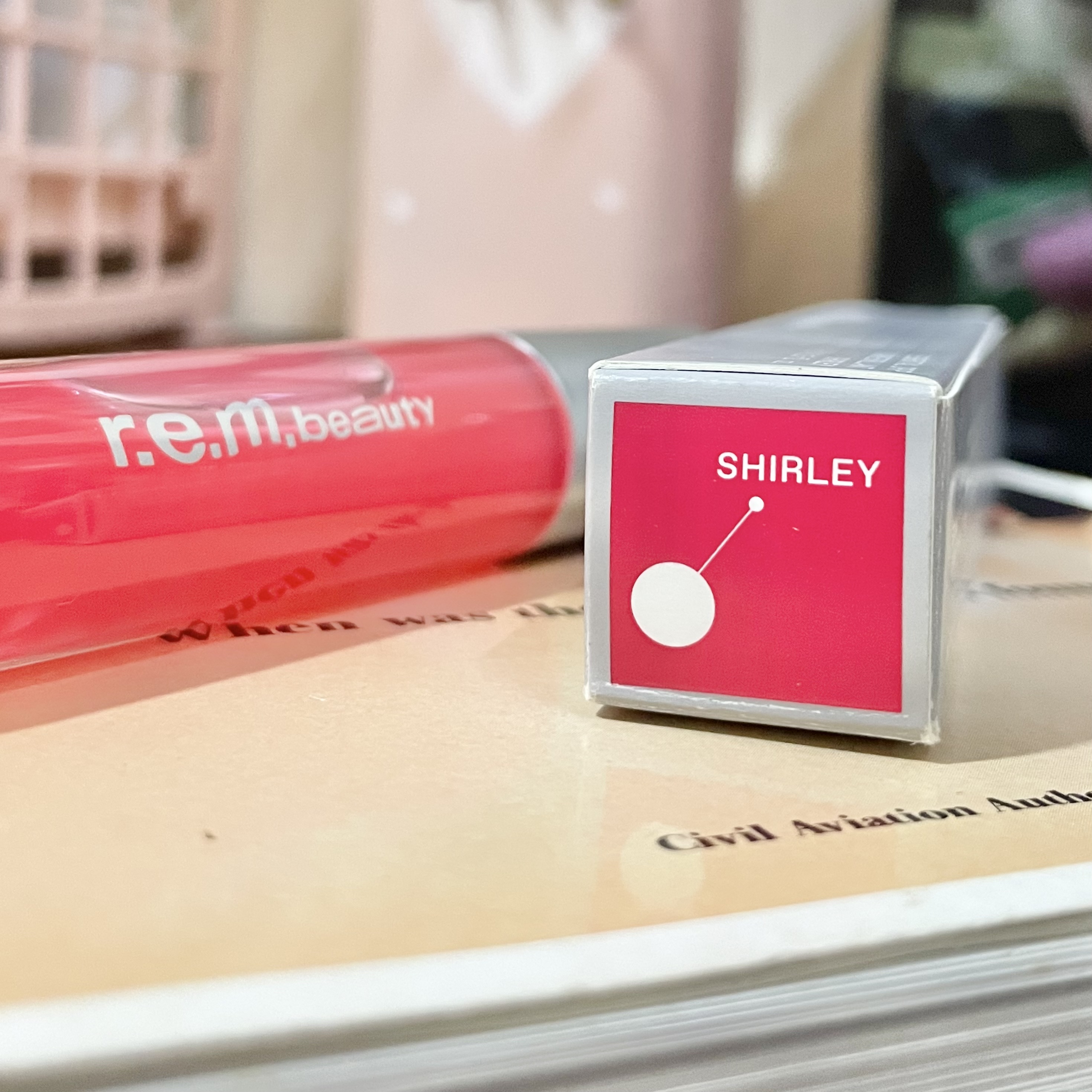 r.e.m. beauty Essential Drip Glossy Balm Shirley (tint of true red)