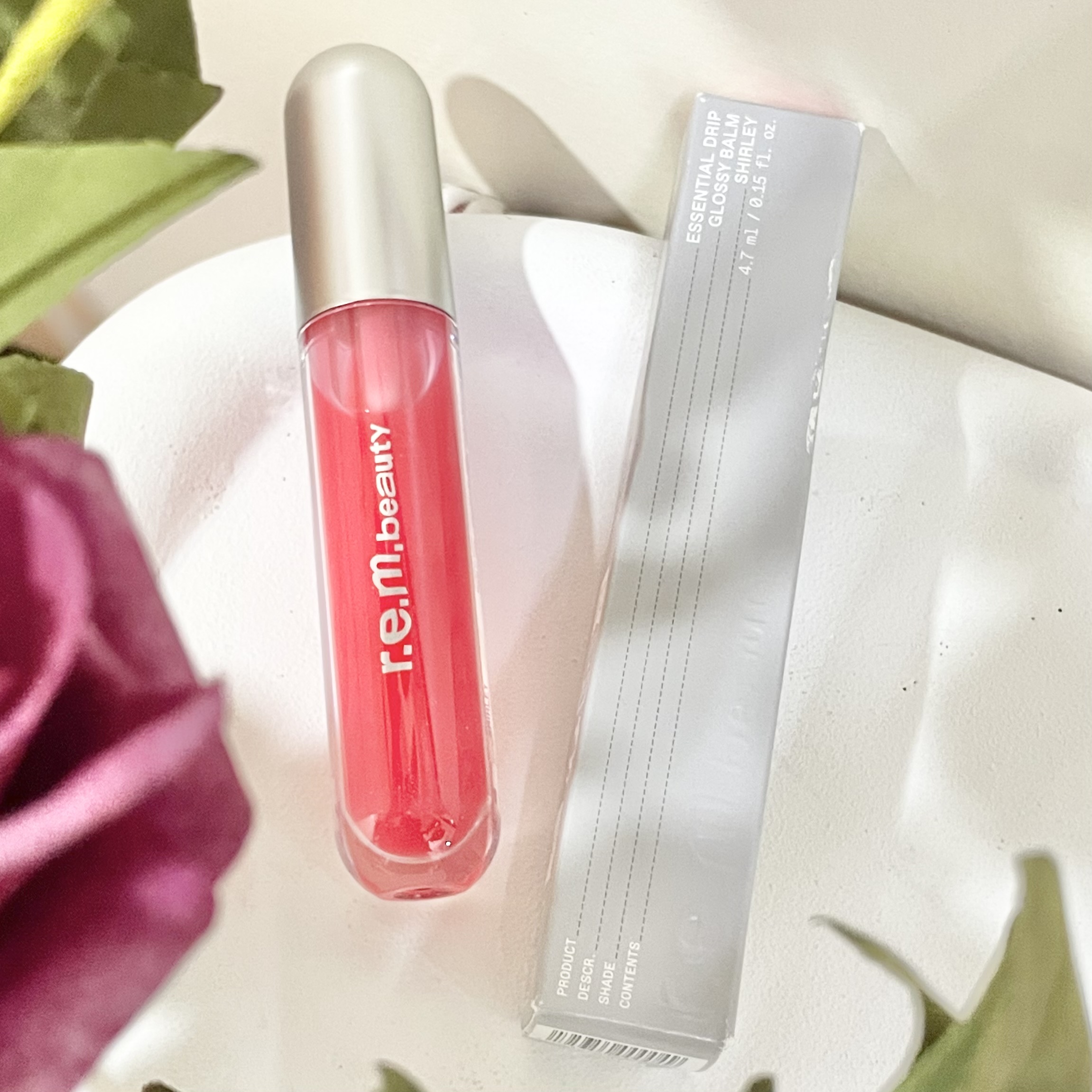r.e.m. beauty Essential Drip Glossy Balm Shirley (tint of true red)