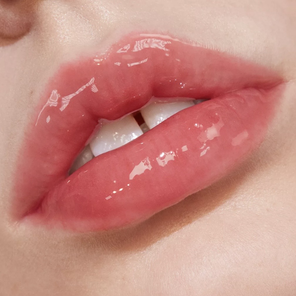 r.e.m. beauty Essential Drip Glossy Balm Shirley (tint of true red)