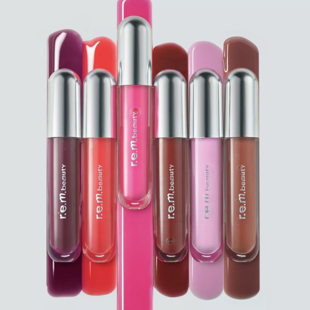 r.e.m. beauty Essential Drip Glossy Balm Shirley (tint of true red)