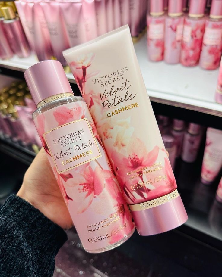 VS Velvet Petals Cashmere Body Lotion 